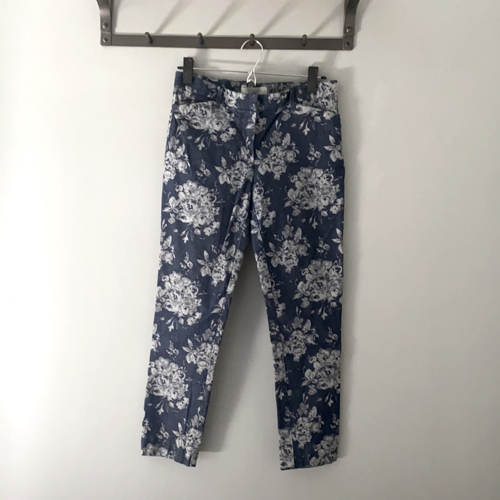 Gap. Blue & White Floral Slim Cropped stretch Pant